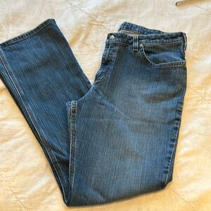 Carhartt women’s jeans. Traditional fit. Looks like bootcut. Great preloved cond